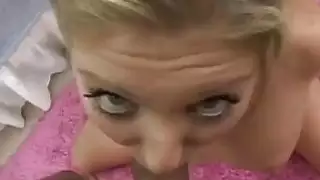 يستخدم الحلو Jaelyn فوكس فمها في سن المراهقة لإرضاء رجل معلقة