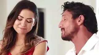 تتبادل بنات جيل الديوك لامتصاص الحلق العميق