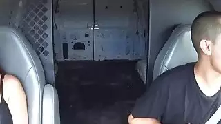 يلعب المتأنق الحلو لأنه يقدم رحلة إلى شقراء تقطعت بهم السبل
