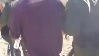 يحصل خبطت وقحة جميلة عن طريق حرس الحدود
