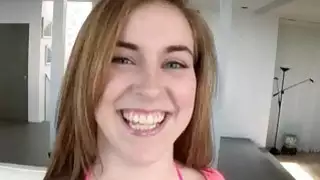 امرأة سمراء جميلة في سن المراهقة فاتنة ماتي الحدود مسمر من قبل الديك