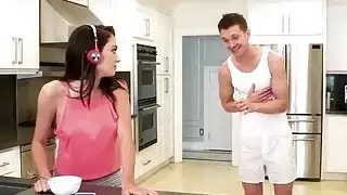 جميلة اشلي اندرسون على المنافسة