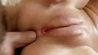 امرأة سمراء رائع في المرة الأولى الجنس الفيديو