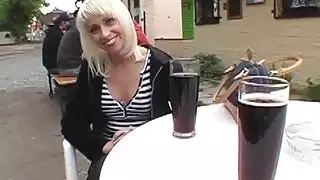 Playgirl يخفف احتياجاتها cumhole مع سخيف
