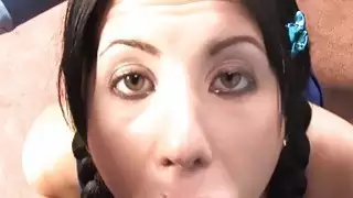 لينا بايج تستمتع بي بي سي تيرابي بينما يشاهد والدها