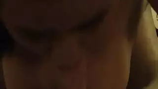 الخنزير الصغير السمين كذاب على السجق الدهون