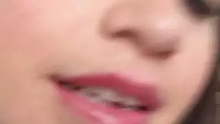 في سن المراهقة الساخنة Masseuse افي الحب و Steppapi لها