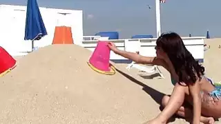 جينا فالنتينا يلعق كوبي بريانز الثدي الطبيعية