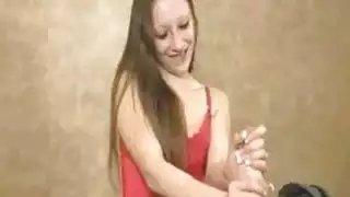 في سن المراهقة فاتنة هو متحمس جدا لعرض الرجال HANDJOB