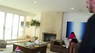 نينا الشمالية تحب أن تعتاد وتسيء من رجلها