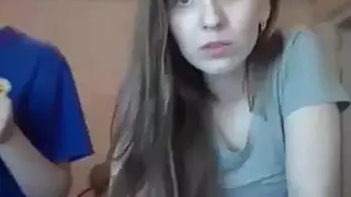 سن المراهقة لطيف تجريد في المنزل