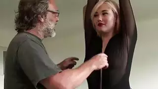 ميشا مايفير الحصول على بوسها حفر بشدة على الأريكة
