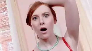 حبيبي هو حشو قضيب في فجوة وجهها غارقة