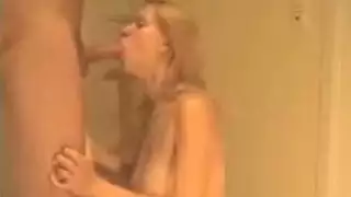 تجريد شقراء ساخنة و سخيف على الكرسي