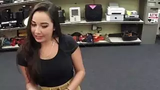 سوف يقوم الطالب بأي شيء للحصول على النقد في مرهن