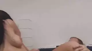 انهم جميعا يشتكي والصراخ لأنها راضية بعضها البعض