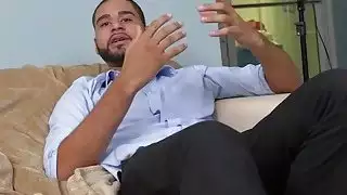 فاتنة شقراء مع ضخمة الثدي إعطاء الرأس لقضيب كبير