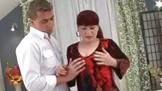 Longhaired أحمر الرأس ركوب الخيل