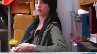 يحصل لصوص الشباب أليكس هاربر ومارس الجنس من الخلف