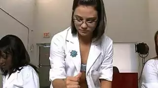 مشبع بالبخار الساخن التحفيز عن طريق الفم مع بنات