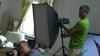 سنو وايت القوقاز جمال مارلين تمتد جسدها على الأرض