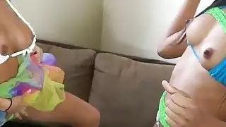 اثنان مثير كبير الثدي كلية مراهقون مارس الجنس بواسطة pervert men