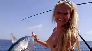 ركوب الدراجات المعرض Hotties في حين عارية