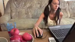 الرجل الانفجارات نحيف فتاة في سن المراهقة