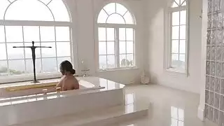 بي بي سي يزور الثدي الطبيعية الكبيرة لطيفة