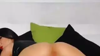 امرأة سمراء الساخنة في سن المراهقة إغاظة