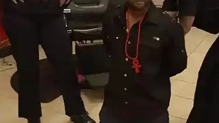 الشرطة النسائية القذرة القبض على عشيق السوداء ويستخدم له لتلبية احتياجاتهم الجنسية
