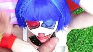 مهرج ضئيلة Mikayla ميكو مارس الجنس في الأماكن العامة