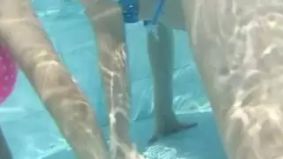 BBW فاتنة هيتومي تاناكا المرح في حمام السباحة