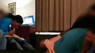 تمتص أفريقي قرنية ديك ويحصل مارس الجنس في شريط فيديو بين الأعراق