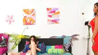 stepmom مفلس يمشي في سن المراهقة ولديهم مثليه الجنس