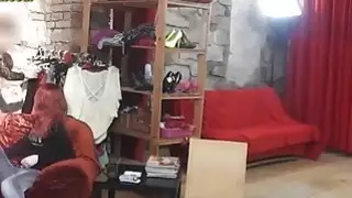 أحمر الرأس في سن المراهقة تستعد لعرض
