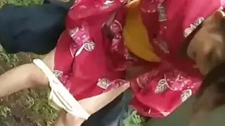 جايف بيب في التقليدية garb كمين كما أنها تأخذ الجنس الخام بول مع التدفق