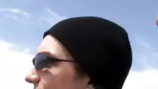 زوج الساعات كاتي سامرز تأخذ schlong الأسود