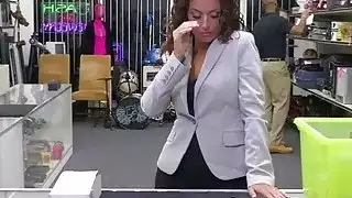 عرضت يائسة فاتنة فيكتوريا لها فقاعة بعقب وتمتص ديك