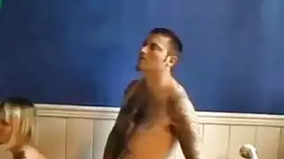 جبهة مورو لديها راعية البقر و doggystyle جنس مع CREAMPIE في ال حوض الاستحمام