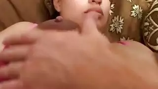 فاتنة الحوامل نعسان يستيقظ ويعطي اللسان قذرة