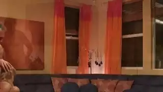 الغش شقراء ربة البيت ركوب ديك في غرف معيشة