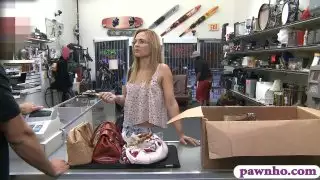 صدم ضيق فاتنة شقراء في مرهن