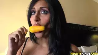 ضيق الحمار اليكس ريان يعطي الرأس إلى الفودو في بوف