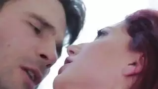 أحمر الشعر بايبر لديه شريك المتشددين