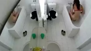 ابنة أخي غير مدركين لكاميرا التجسس المخفية