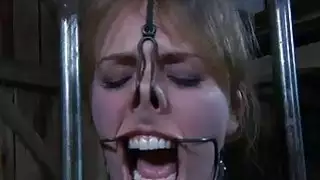 يكتنز كتي مقيد الرطب من عذابها