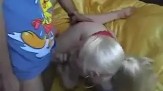 اسلوب هزلي شقراء مع النشوة الجنسية