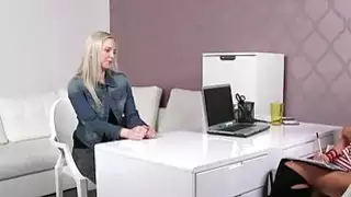 أنثى وكيل تسجيل الجنس عن طريق الفم