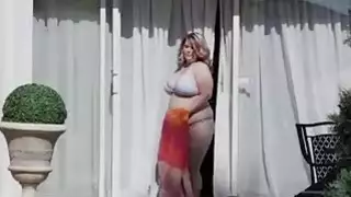 متعرج BBW نموذج ملكة جمال وودز